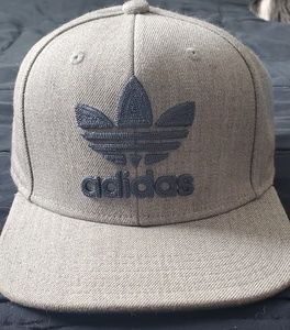 Adidas retro logo snapback hat new without tags